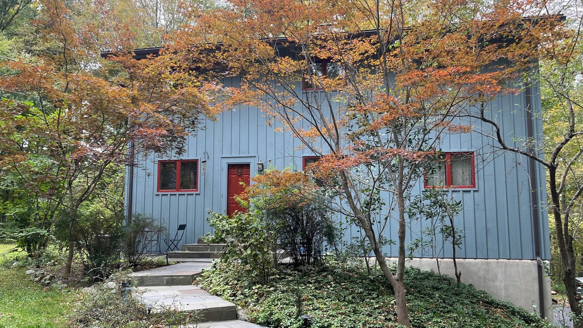Clinton Corners House | Private modern home of six acres
