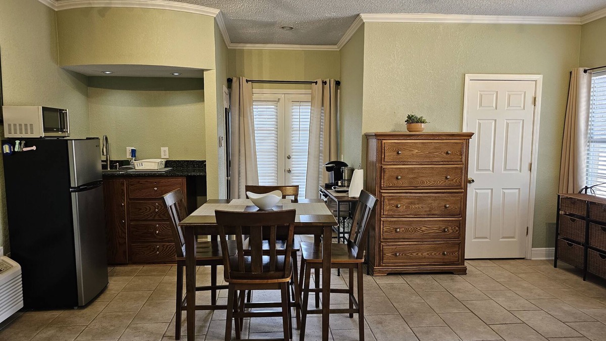 Bucktown Apartment | Private Mother In Law Suite (30 day minimum)