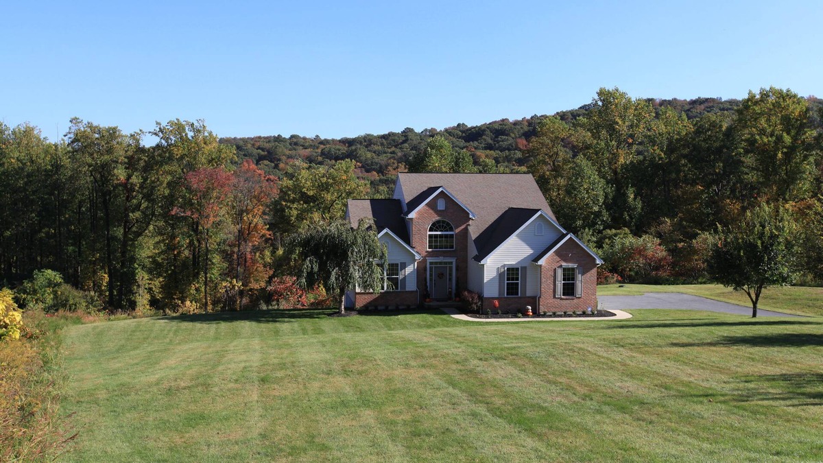 Robesonia House | Private Mountain Escape with Gameroom