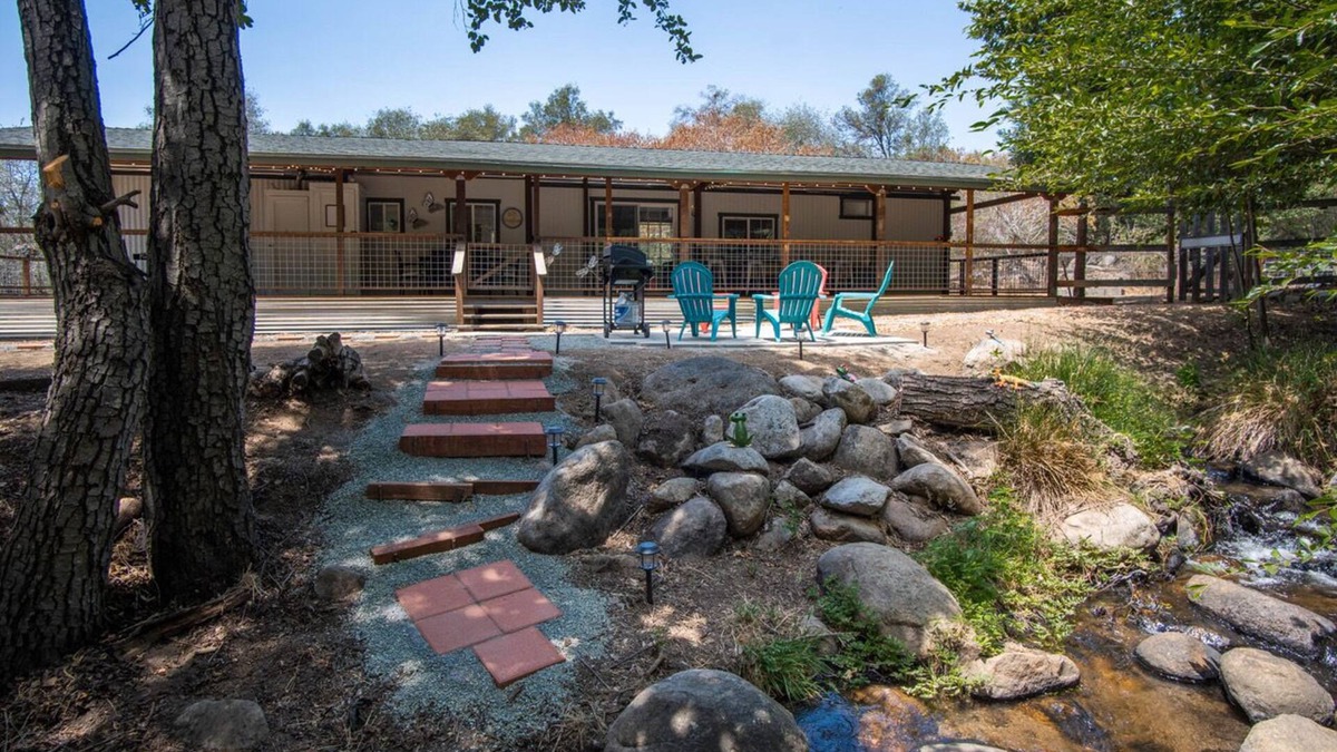 Springville Cabin | Private Mountain Getaway - Year-Round Creek - Cozy & Peaceful Retreat