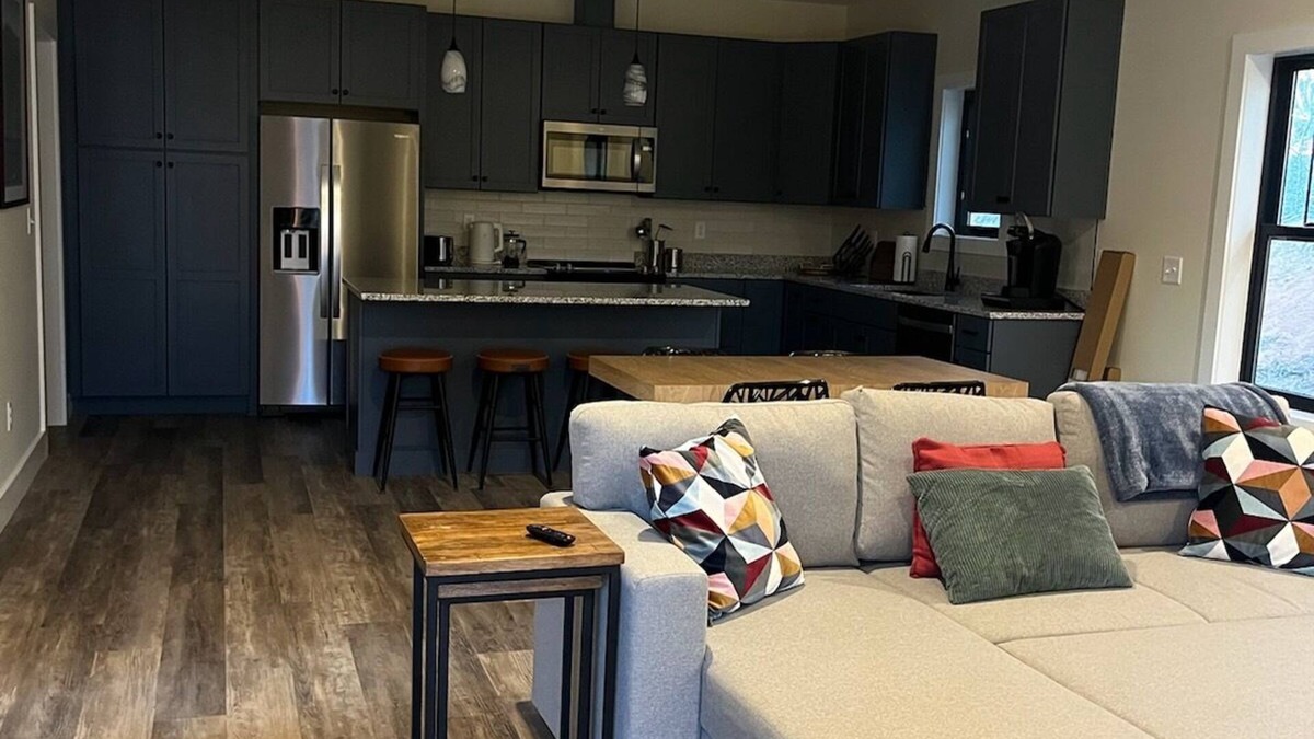 Penrose Apartment | Private Mountain Getaway in Little River Valley