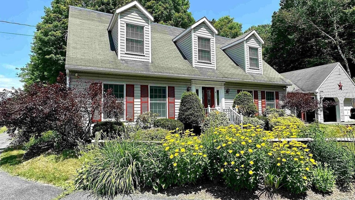 Cornish House | Private mountain setting w/open rooms, hiking, biking, skiing at your doorstep!