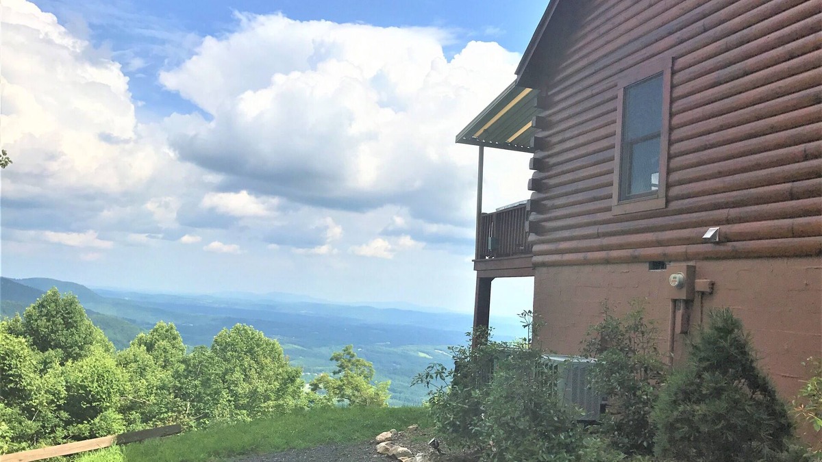 Fancy Gap Cabin | Private Mountain Top Cabin on Blue Ridge Parkway; Amazing View of 7 NC/VA cities