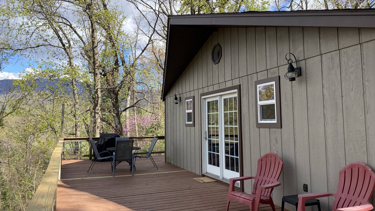 Stanley Cabin | Private Mountaintop Cabin w/Views! (Pet Friendly)