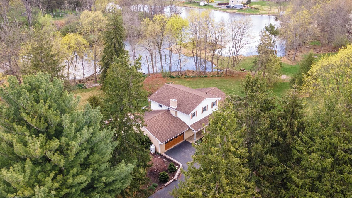 Newville House | Private near rail trail CREEK fireplc KING bed patio BBQ AC WIFI nature lovers