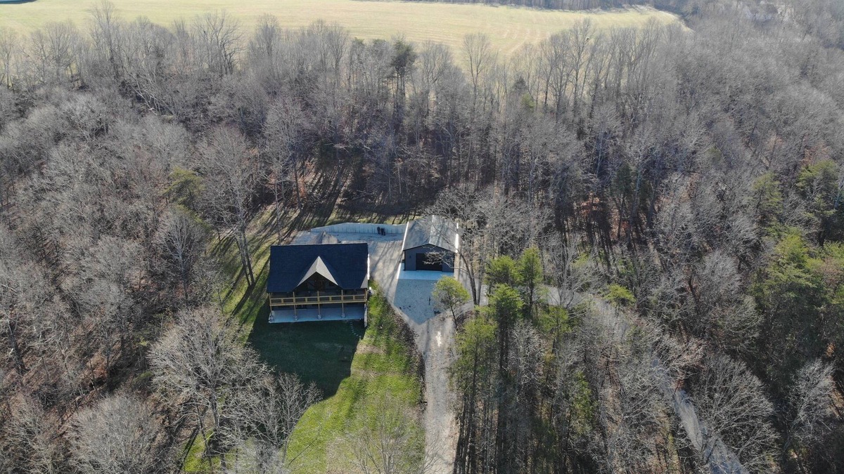 Clarkson House | Private New 6-BR Nolin Lake Retreat with Fire Pit and Commercial Ice Maker