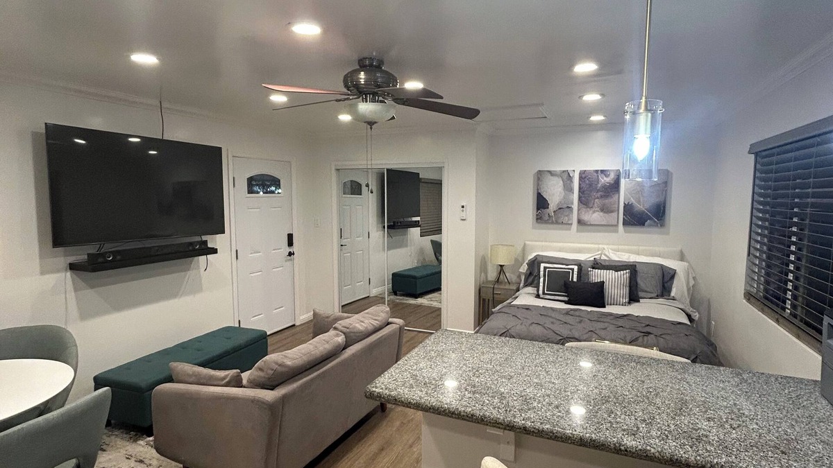 Downey House | Private Newly Furnished & Cozy Studio Perfect for 1-2 Guests