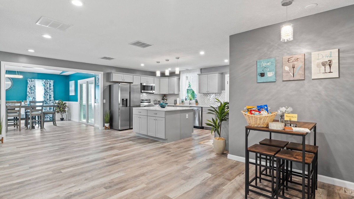 Kingston House | Private NEWLY Renovated 4 BED Family Friendly Home near URI, Beaches, Weddings.