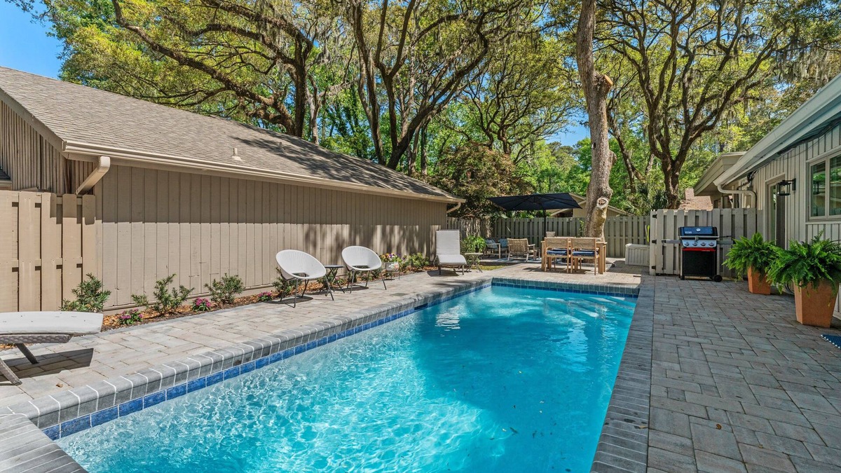 Lawton Woods House | Private Oasis with Pool ~ Pet Friendly ~ Fully Fenced Yard ~ 3 Pender Lane