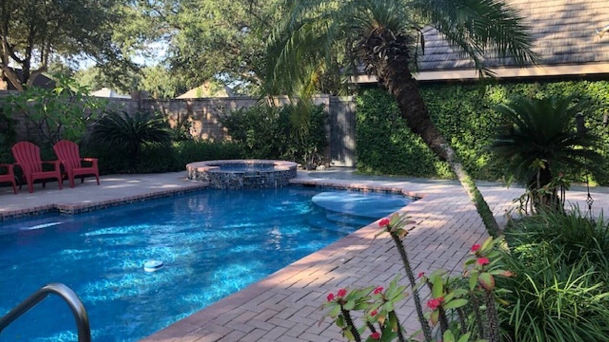 McAllen House | Private oasis in prime McAllen location with Gated Parking, Heated Pool & Spa