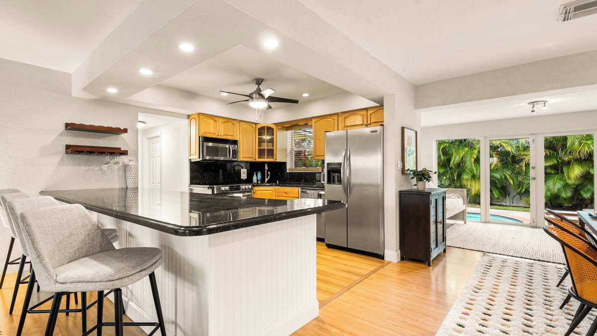 Garden Isles House | Private Oasis, Sleeps 10 - Pool - BBQ - Games - Beach Nearby