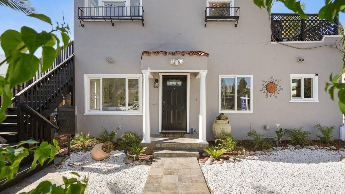 Centennial Apartment | Private one bedroom top unit walking distance to downtown