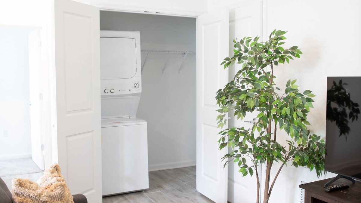 Bartow Apartment | Private One Bedroom Apartment at Bartow