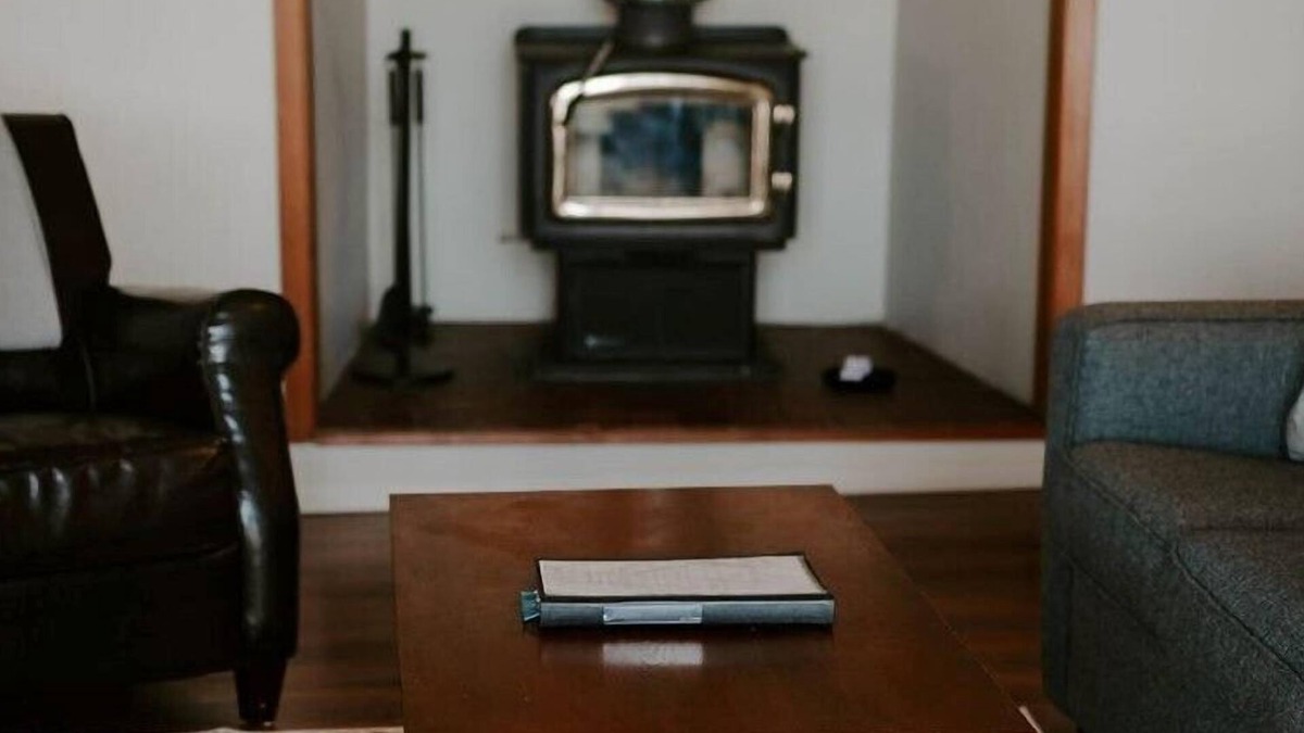 Regional District of Nanaimo Cabin | Private one-bedroom cottage with an ocean view