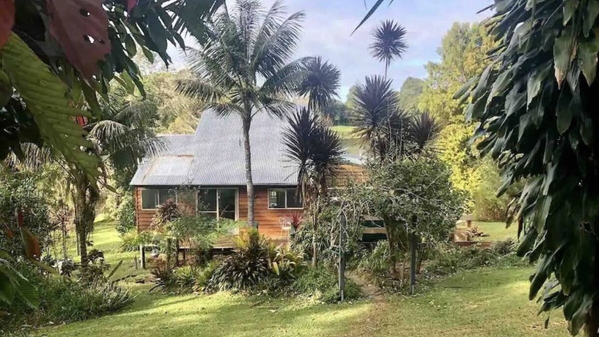 Maleny Cabin | Private One Bedroom Lakeside Cabin