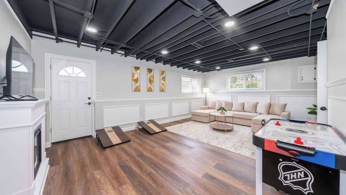 Elmhurst House | Private Patio & BBQ - Fireplace | LCP Collection