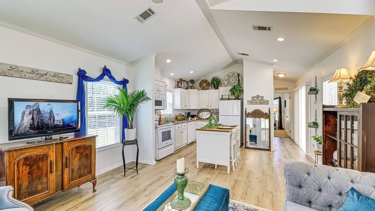 Weston Cottage | Private Pavilion: Countryside Cottage in Celina!