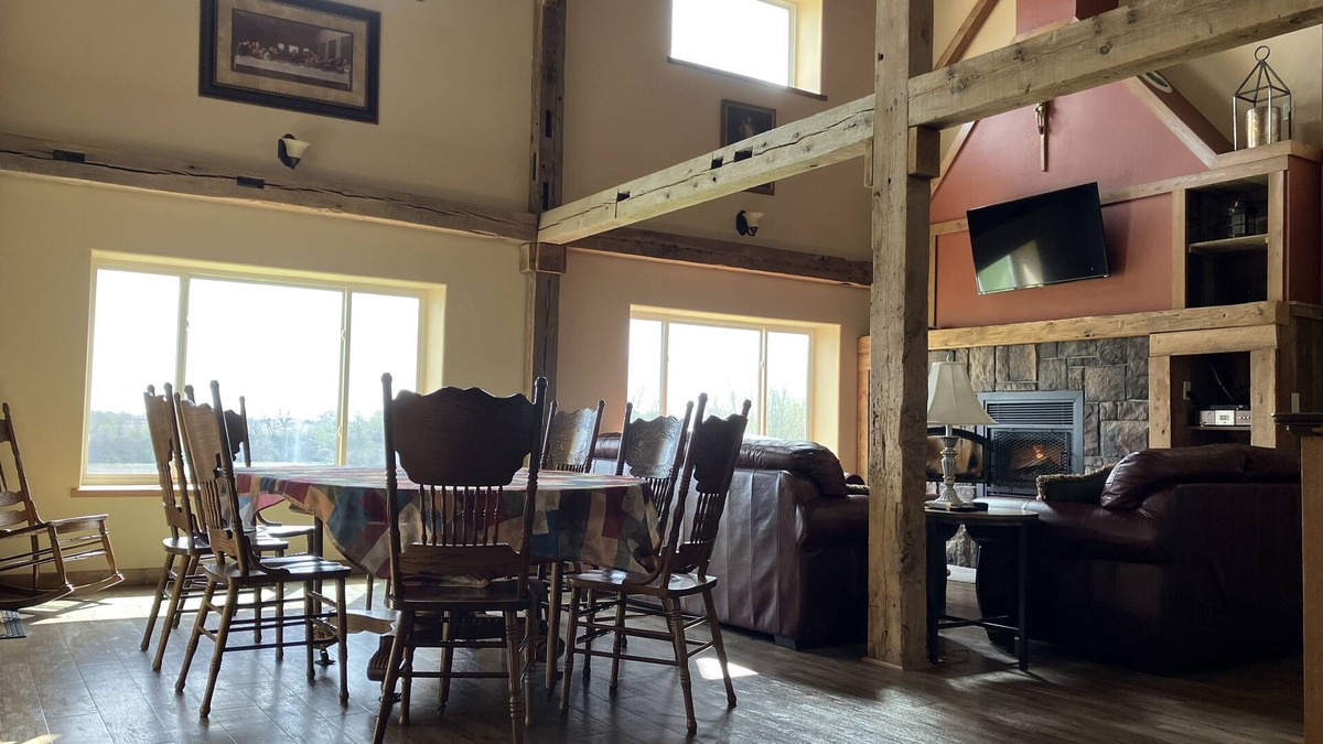 Berwick House | Private Peaceful Country Getaway - Family Friendly - Illinois