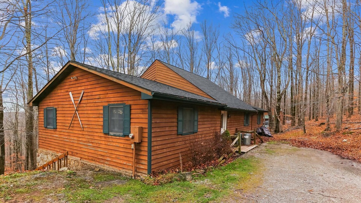 Old Timberline House | Private pet-friendly property for an affordable mountain getaway!