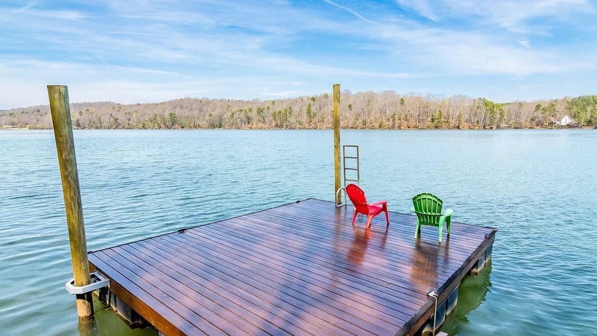 Claremont House | Private, pet friendly lakefront house on Lake Lookout Shoals.