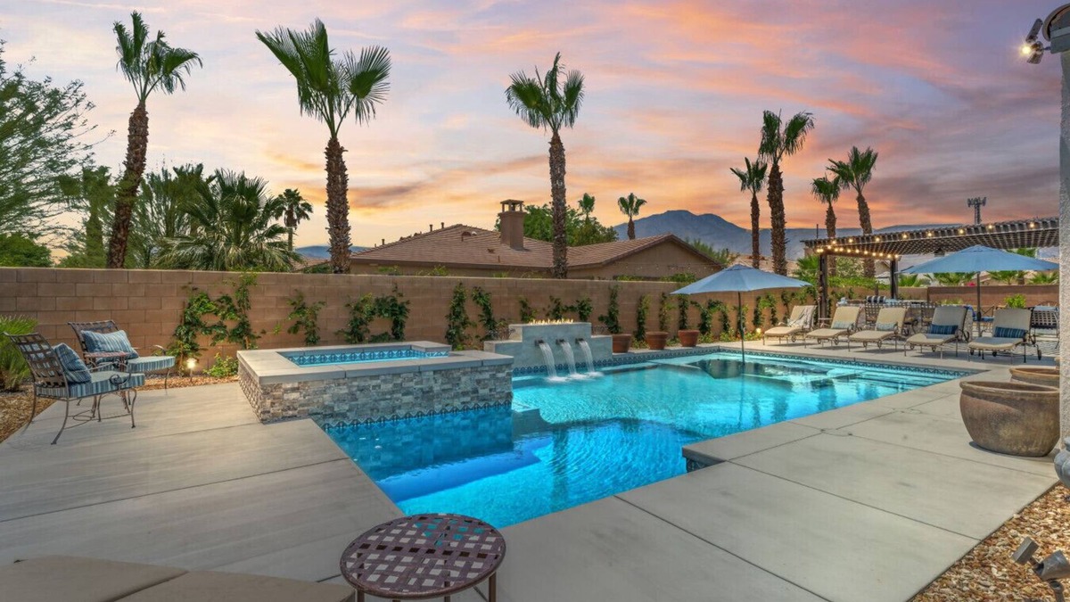 La Quinta House | Private Pickleball Court/Misters/Hot Tub/Pool, Luxe La Quinta Home!