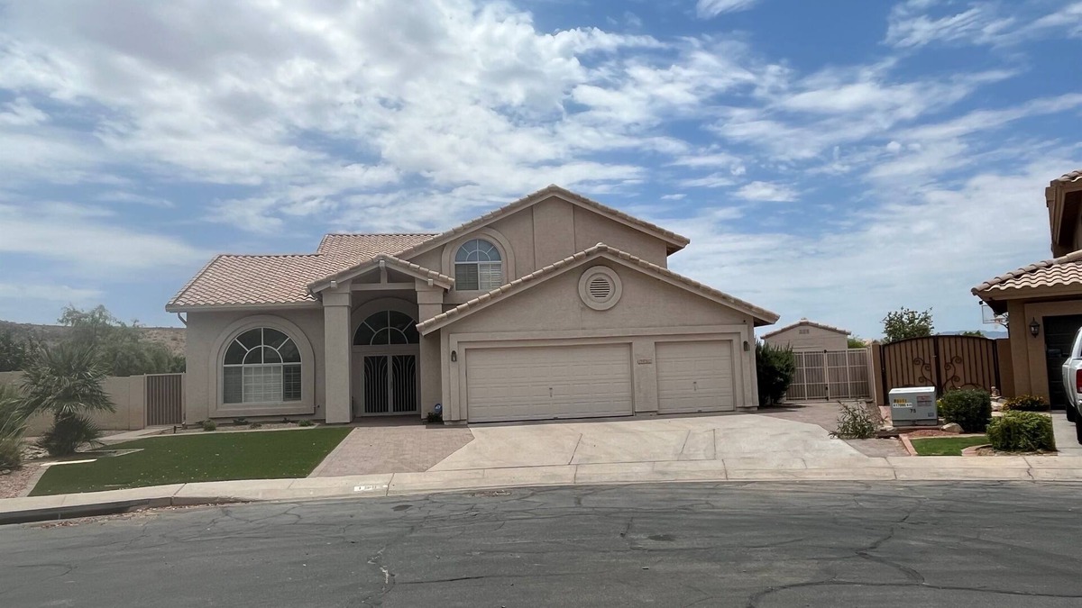 Foothills House | Private Pickleball, Pool & Putt-putt in Phoenix!