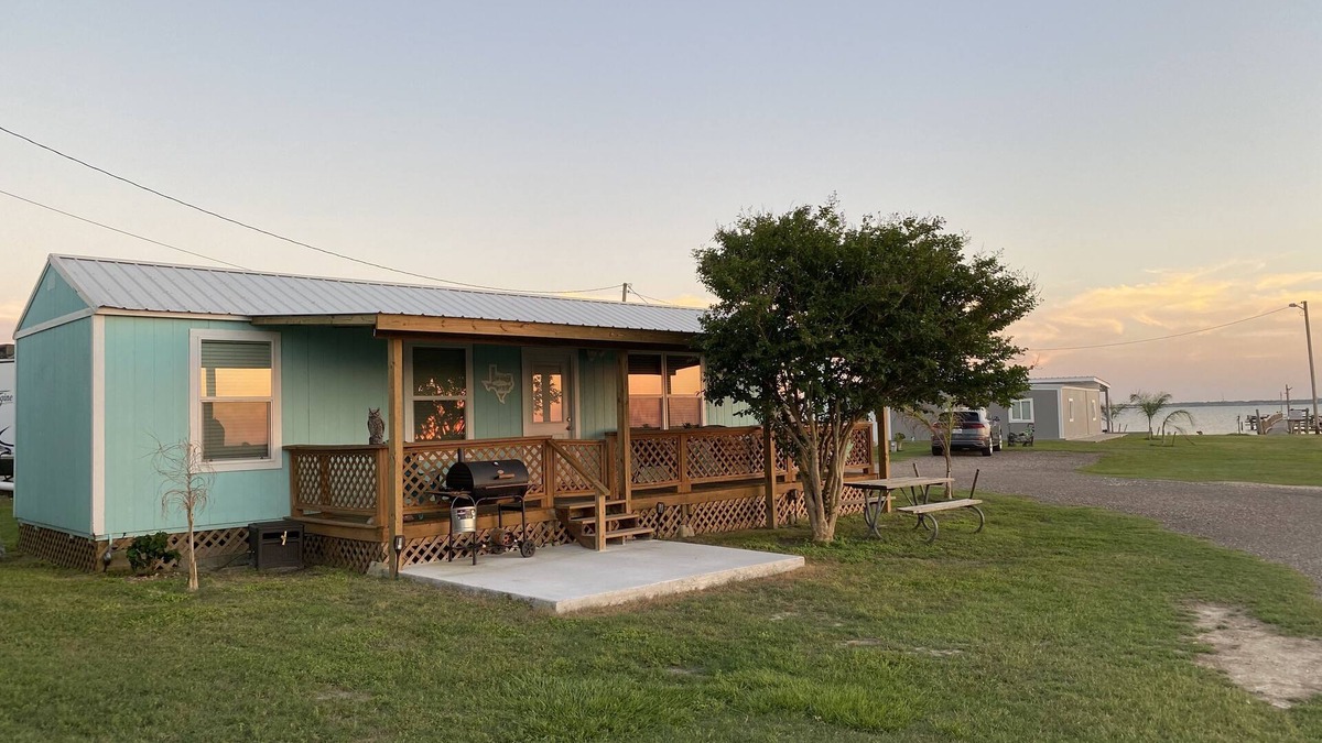 Lamar Resort | PRIVATE PIER "REDFISH LODGE" on Copano Bay