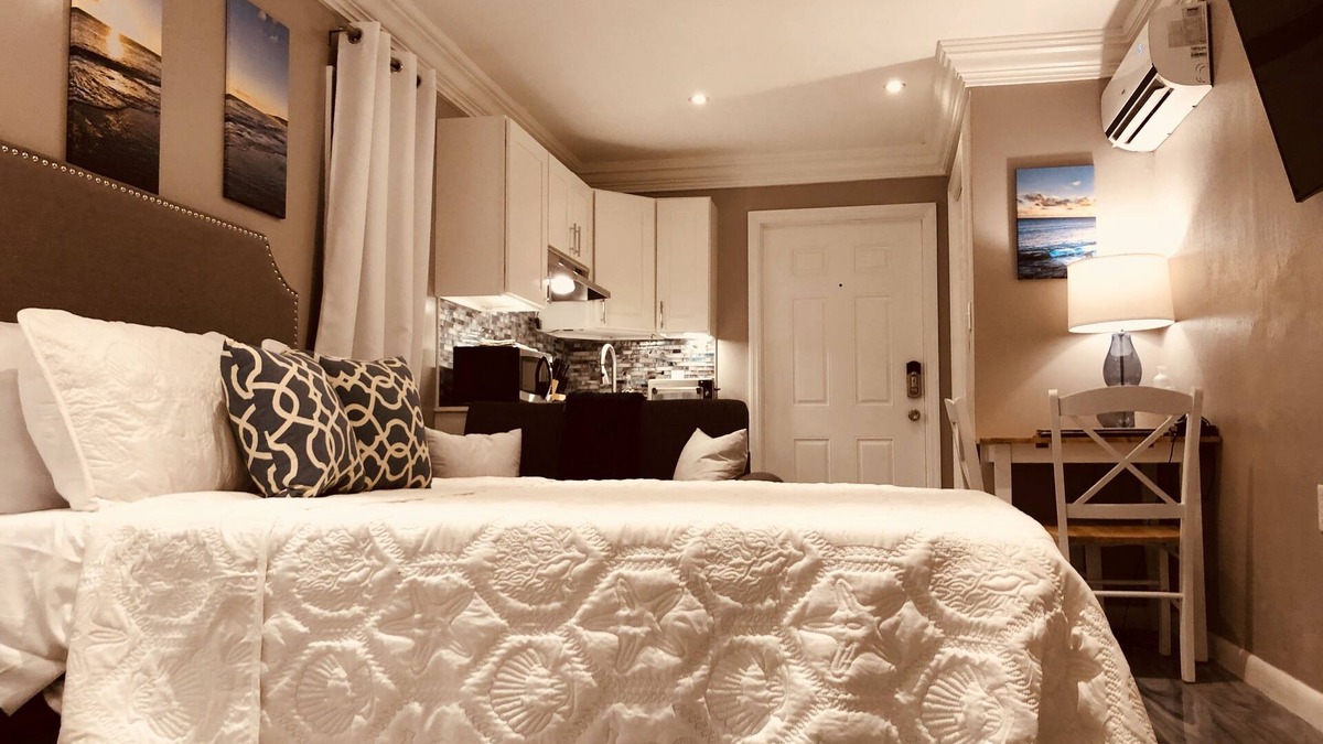 Nassau Cottage | Private "Plus" Suite #6