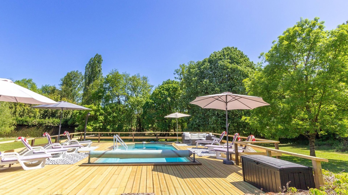 Levignac-de-Guyenne House | Private pool and decking, large garden, games room, short drive to town /shops