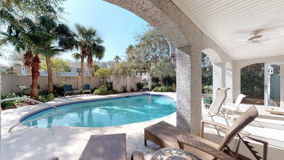 East Beach House | Private Pool Short Walk To One Of The Best Beaches On Saint Simons Island.