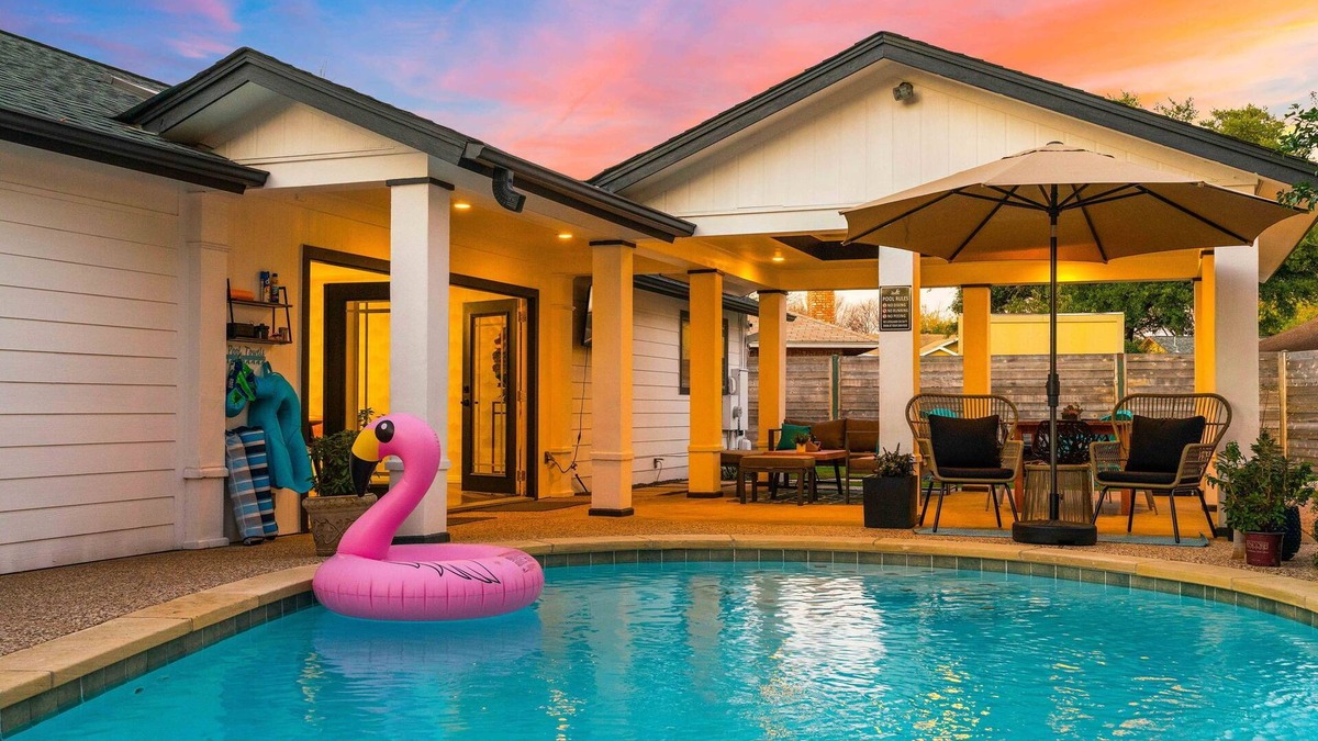 North Austin Civic Association House | Private Pool - 15 min Downtown - 3 min to Domain, Breweries & Q2 Stadium.