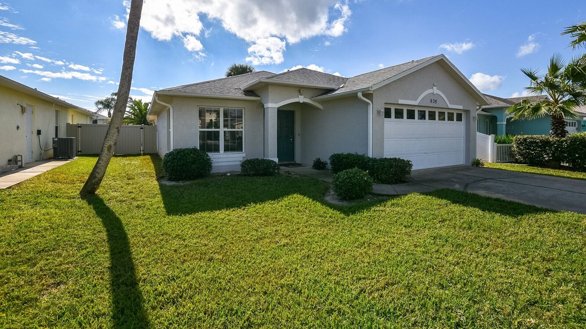 Horton Shores House | Private Pool, 3BR, 2BA Pet Friendly Steps to Beach!!