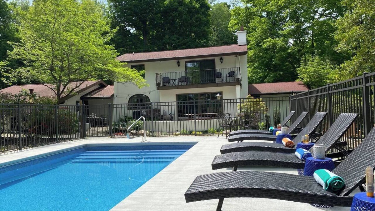 South Haven House | Private Pool 5 Minutes From Lake Michigan