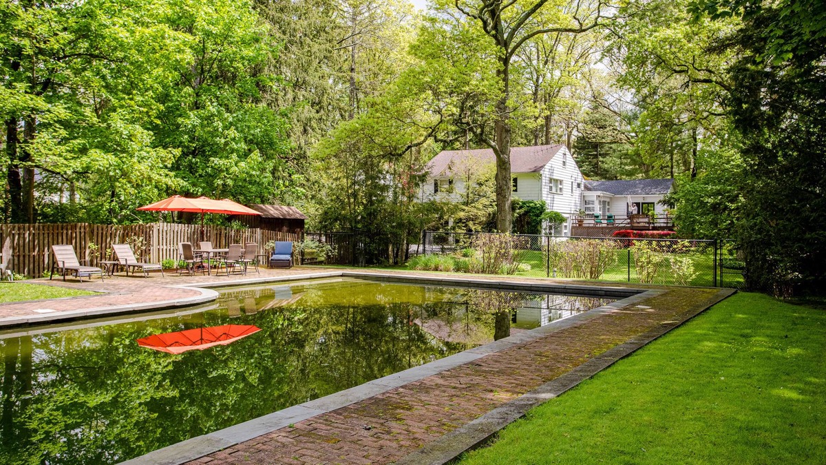 Highlands House | Private Pool and Grounds with 4 Bedroom Family House with Home Office for You