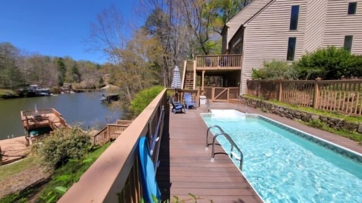 Goodview House | Private pool and hot tub, paddleboard, ping pong