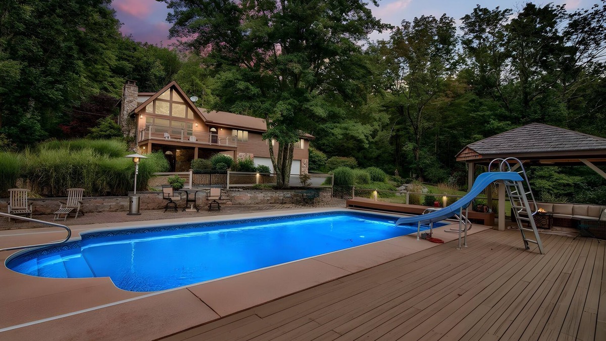 Cresco Ski Chalet | Private Pool,Arcade& HotTub - Heart of Poconos
