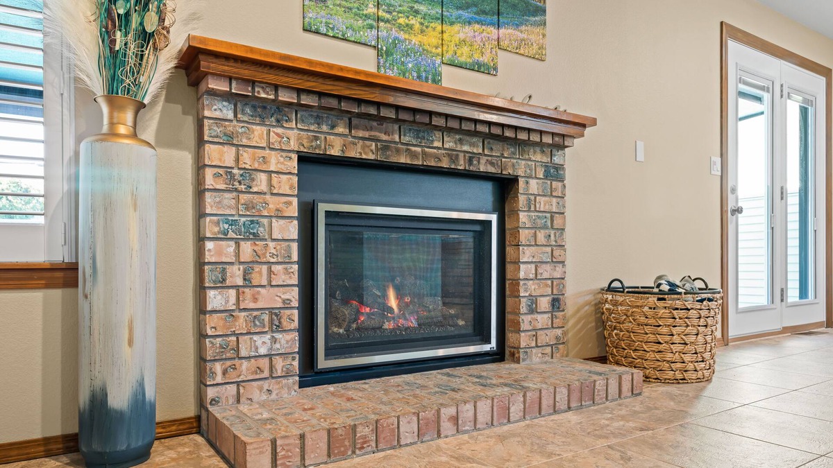 Brownstown House | Private Pool, Family Friendly, Centrally Located