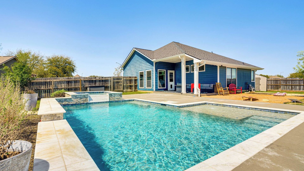 Wellborn House | Private Pool & Hot Tub: 'Wild Horse' Home!