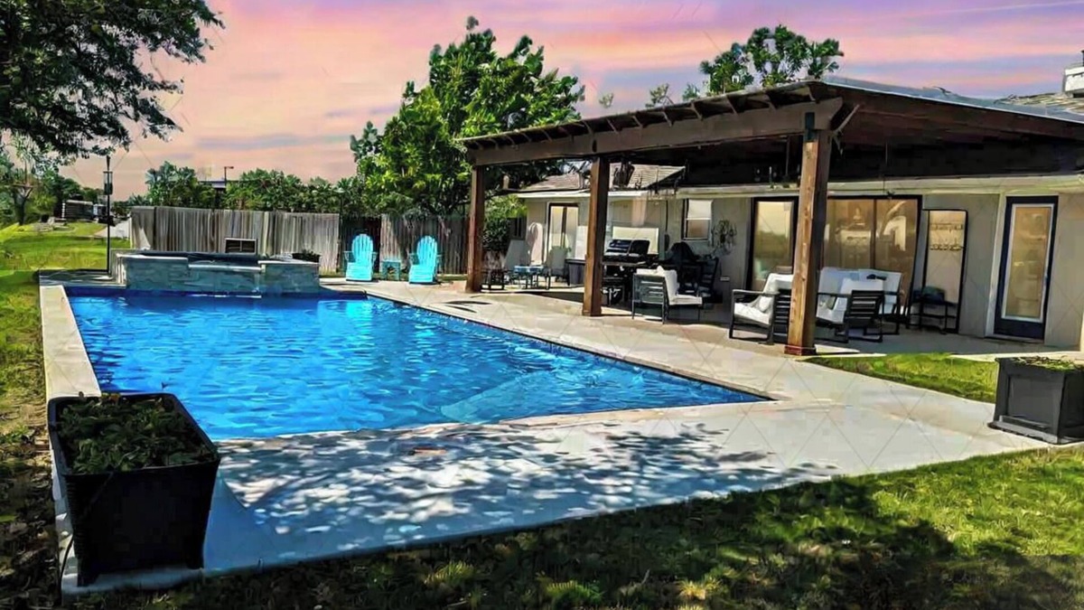 China Spring House | Private Pool/Hot Tub at Honey Farms: Near Baylor and Silos!
