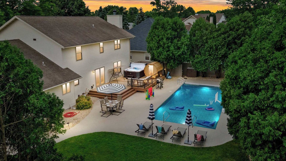 Sun Prairie House | Private Pool - HOT TUB - Sauna - Game Room - Pets