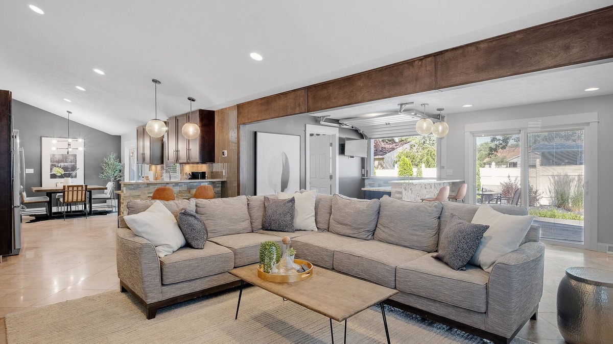 Grandville House | Private Pool, Hottub, Steamshower just 10 minutes from Grand Rapids