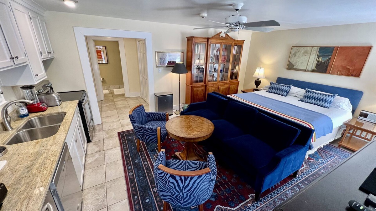 Vicksburg House | Private Pool House in Historic Vicksburg
