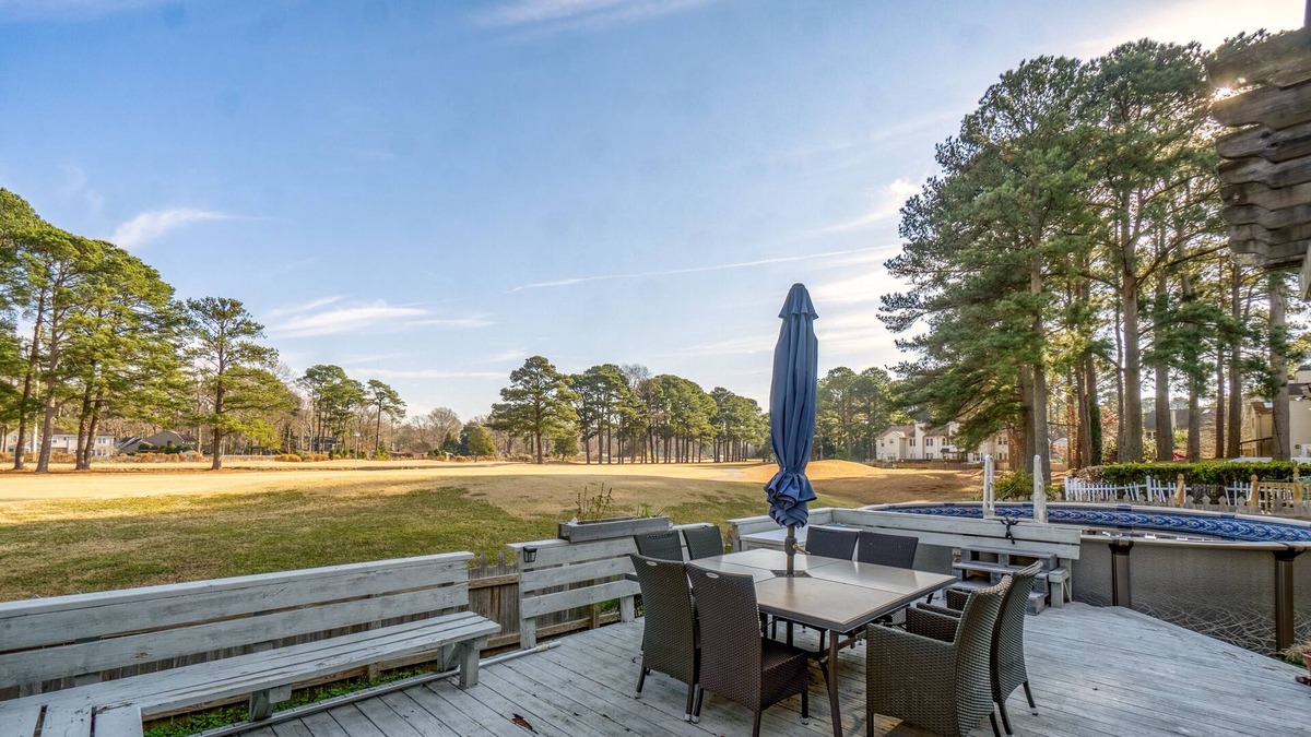 Norfolk - Virginia Beach House | Private pool on golf course minutes from VB town center! Verizon Fios internet!