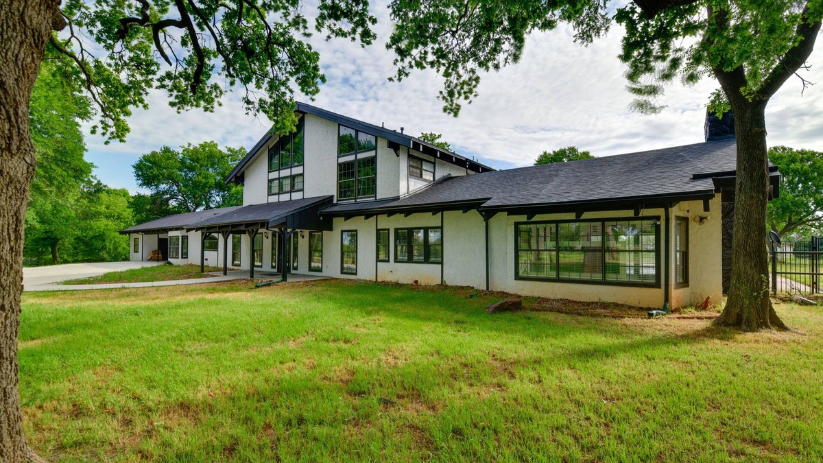 Pilot Point House | Private Pool: Pilot Point Home on 45 Acres