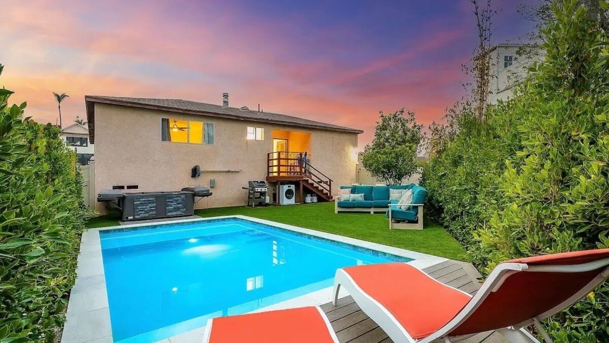 La Playa House | Private Pool & Spa/Fenced yard/Pet friendly/Walk to village/Close to beach