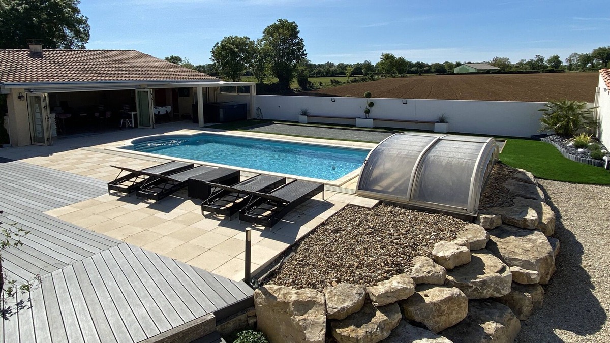 Coulon Cottage | Private pool & spa gite in the heart of the Marais Poitevin / 3 bedrooms / 10 people