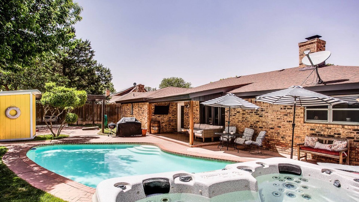Lubbock House | Private pool/spa hidden Oasis getaway with 2 car garage parking in South Lubbock