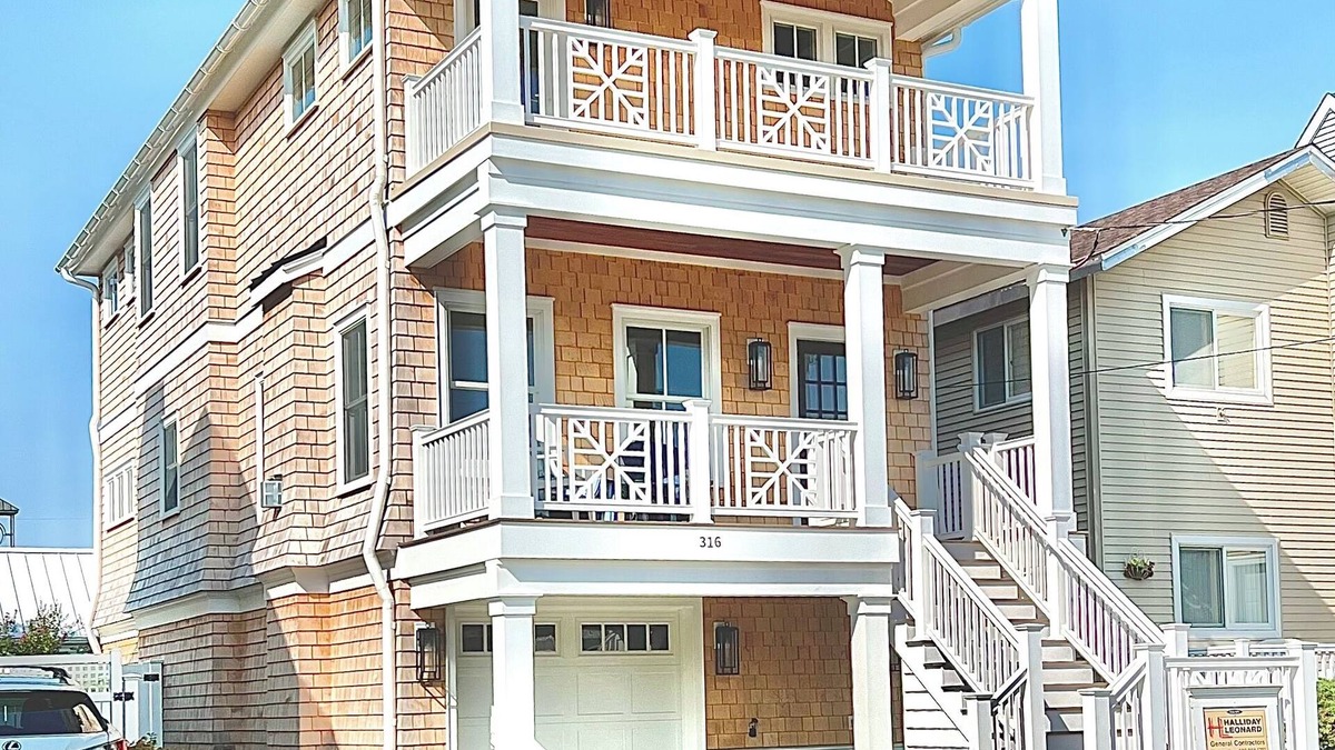 Gardens House | PRIVATE POOL🏊 — STUNNING Single-family, new construction - steps to the beach!