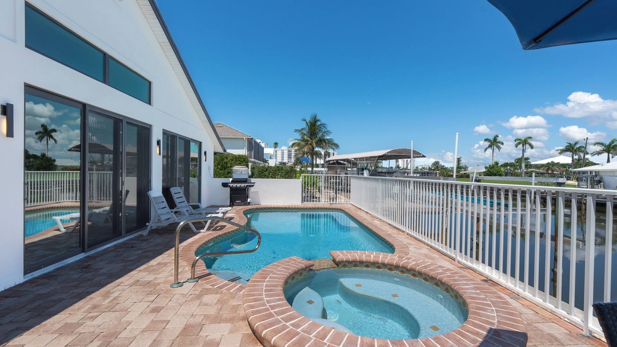 South Island House | ☀️Private Pool | Canal Front with Boat Dock | Seas The Day☀️