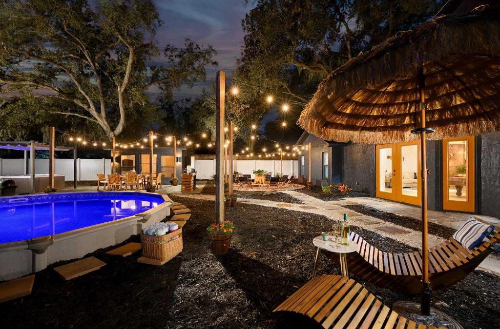 Limona Improvement House | Private Pools and Hot Tubs Luxe Brandon Oasis!